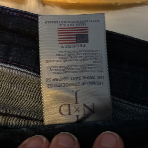 NYDJ Relaxed fit w/ tapered leg Women’s 22W** Note discoloration flaw in front** - Picture 10 of 10